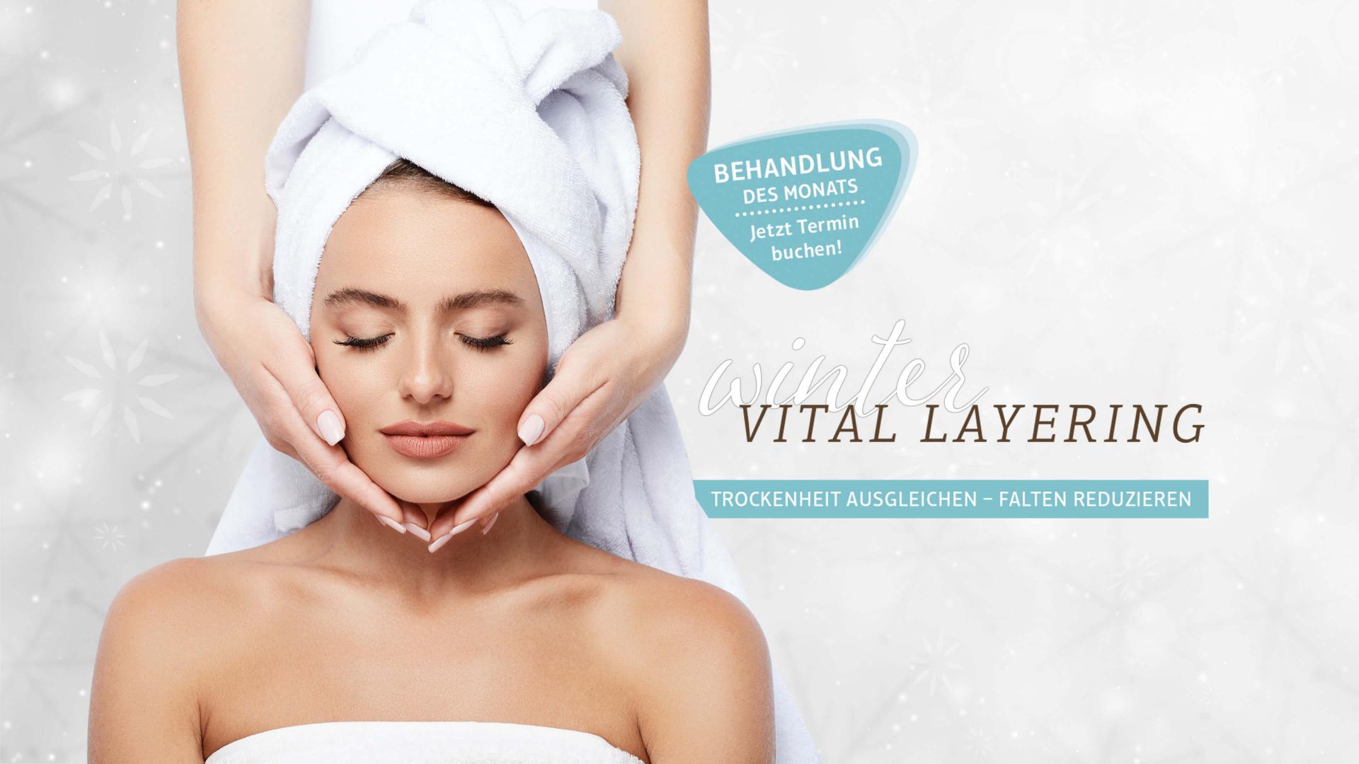 Frau mit Handtuch am Kopf bei neuer Winter Layering Behandlung